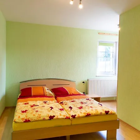 Ferienhaus Rennsteig Huhn, Glaswerkstrasse 58, 98724 Apartment *
