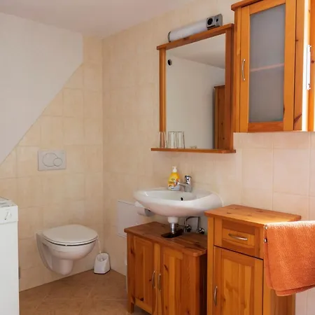 Apartment Ferienhaus Rennsteig Huhn, Glaswerkstrasse 58, 98724 *